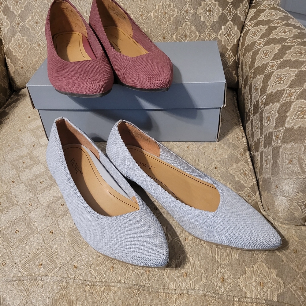 Vionic Dahlia slippers/ 1 gray 1 wine